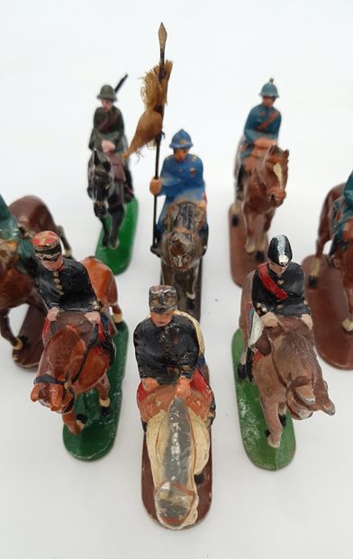 null QUIRALU. 20th century. First World War. France. Dragoons. This lot includes...