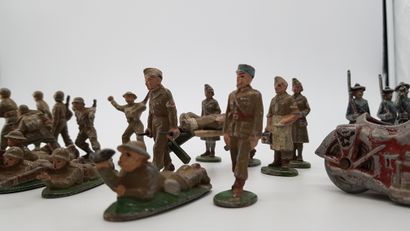 null QUIRALU. XXth century. 2nd World War. This lot includes 37 soldiers from different...