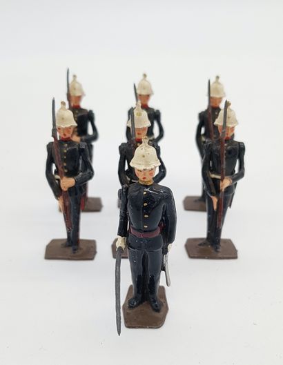 null VARIOUS MANUFACTURERS. BRITAINS. British troops. This lot includes: 13 Royal...