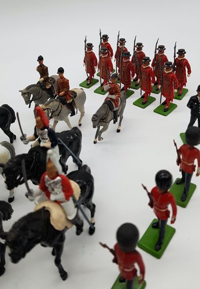null VARIOUS MANUFACTURERS. BRITAINS. Parade of the Queen of England. This lot includes:...