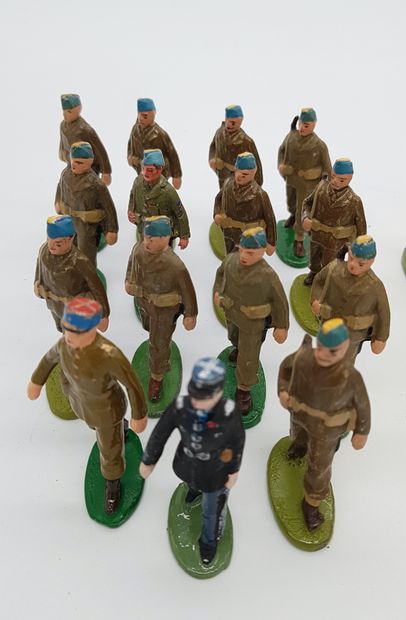 null QUIRALU. 20th century. Contemporary armies. This lot includes a set of infantry...