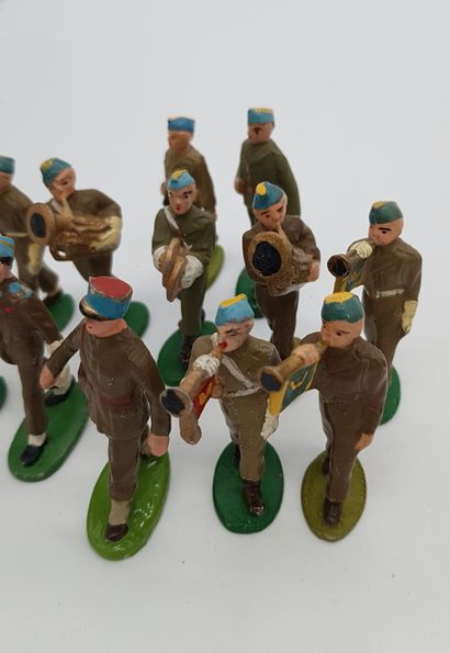 null QUIRALU. 20th century. Contemporary armies. This lot includes a set of infantry...