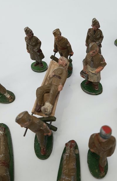 null QUIRALU. XXth century. 2nd World War. This lot includes 37 soldiers from different...