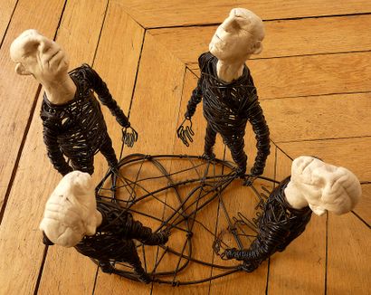 MARTELLO Julien Conversation à trois / Sculpture en fil de fer et terracotta / Pièce...