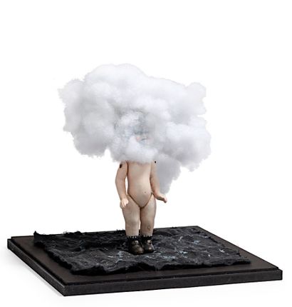 OLLAGNON Marie La tête dans les nuages / Sculpture de matériaux divers dans une boite...