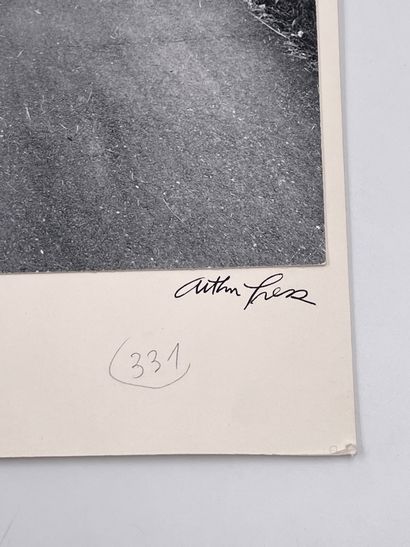  Arthur Tress - "Woman prisoner" - Photographie 1/25 
Dimensions : 26,5 x 26,5 cm...