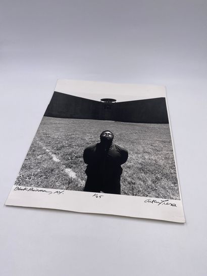 null Arthur Tress - "Black Prisoner" - NY - Photograph 1/25

Size : 35,2 x 27,8 cm.

Signed...