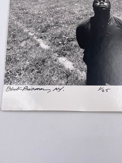  Arthur Tress - "Black Prisoner" - NY - Photographie 1/25 
Dimensions : 35,2 x 27,8...
