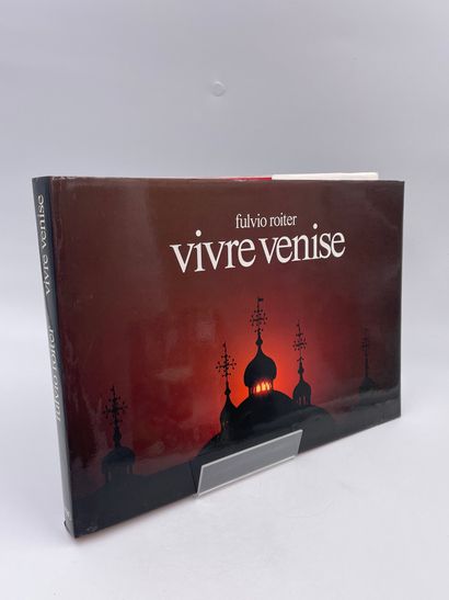 null 2 Volumes : 

- "VENISE", Jean Marabini, Ed. Éditions du Seuil, 1978

- "VIVRE...