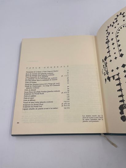 null 1 Volume : "LE MONDE DE CHARTRES", Poèmes de Charles Péguy, Photographies de...