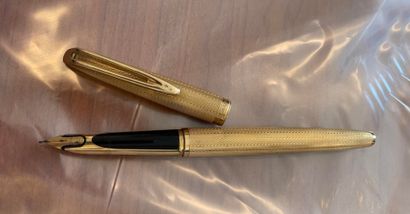 WATERMAN 
Stylo plume en or 18K (750 °/°°) à décor guilloché, agrafe ajourée poinçonnée

Poids...