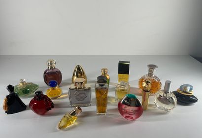 null 
Ensemble de flacons de parfum
