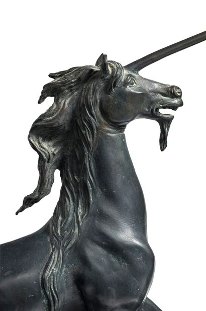 Salvador DALI (1904-1989) La Licorne 
Sculpture en bronze à patine verte et mordorée
Signée...