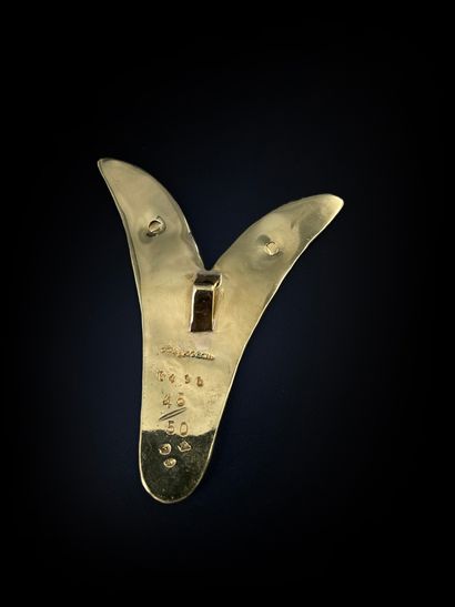 Jean COCTEAU (1889-1963) V-shaped face, 1960 
23-carat gold pendant, signed, numbered...