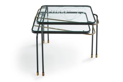 Mathieu MATÉGOT (1910-2001) Paire de tables gigognes à structure en métal laqué noir...