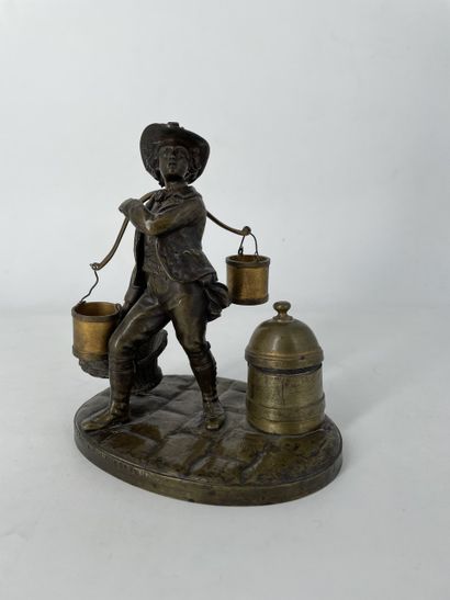 Inkwell in patinated bronze with decoration...