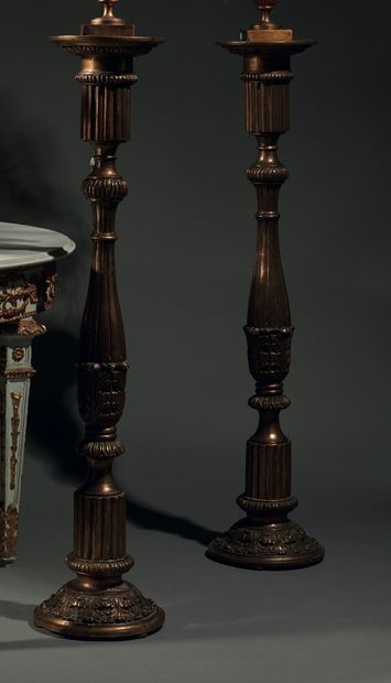 null Pair of molded, carved and gilded wood columns
XXth century
H. 129 cm appro...