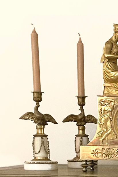 null Pair of candlesticks in white marble and bronze decorated with birds with spread...