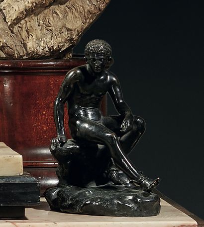 D'après l'Antique Mercury seated on a rock
Patinated bronze proof
H. 21 cm L. 17...