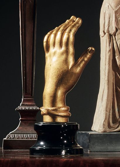 null Sculpture
Homage to Athena Parthenos representing a hand adorned with a bracelet...