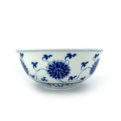 CHINE - Epoque DAOGUANG (1821 - 1850) Porcelain bowl decorated in blue underglaze...