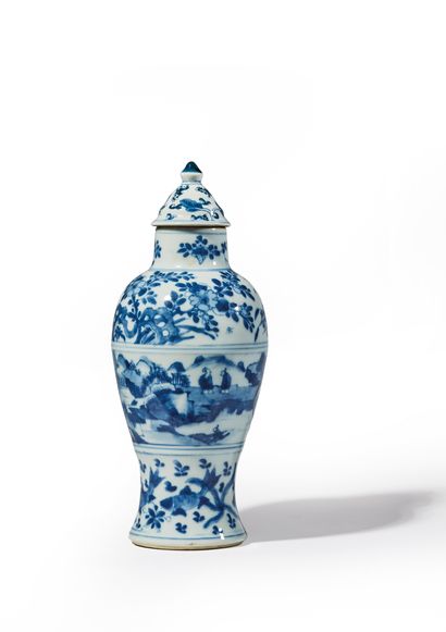 CHINE - Epoque KANGXI (1662-1722) Vase of baluster form and covered in porcelain...