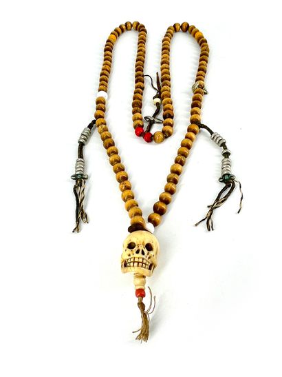 TIBET - XIXe siècle Rosary (mala) composed of one hundred and eight bone beads, ending...
