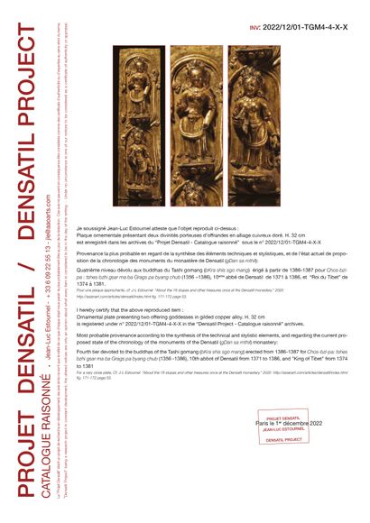 TIBET, Densatil - XVIe siècle Plaque en bronze doré représentant deux apsara debout...