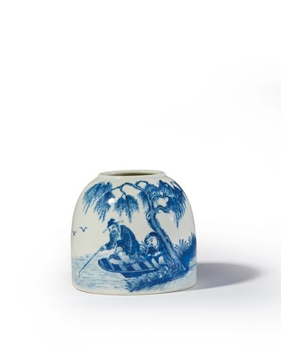CHINE - XXe siècle Deux rince-pinceaux en porcelaine polychrome à décor de chevaux...