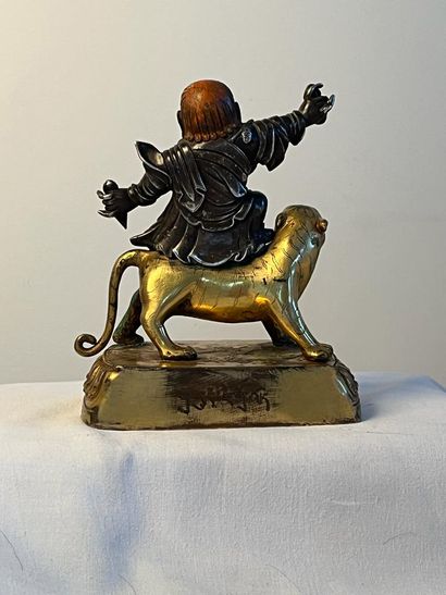 MONGOLIE, STYLE DE DOLONNOR - XVIIIe siècle Gilt bronze and silver statue of Dorje...