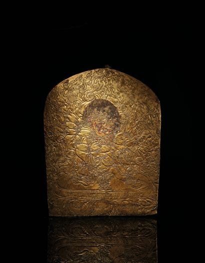 TIBET - XVIIIe siècle Partie d'autel en cuivre doré, à décor ciselé de Ratnakrodha...