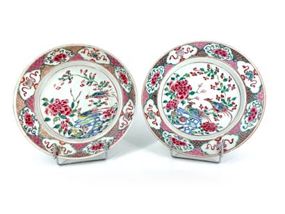 CHINE, Compagnie des Indes - XVIIIe siècle Pair of porcelain plates decorated with...