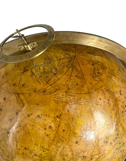 Jean-Baptiste FORTIN (1750-1831) & MESSIER (1730-1817) 天球，赤道桌靠在四个栏杆脚上，由一个加莱特连接，以支撑球体。
有刻度的黄铜子午线圈。
2张纸条显示:
-...