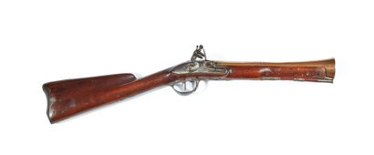 null 燧发枪海军长号，带枪口的圆形铜管，胡桃木枪托，拉杆
18世纪晚期
L. 74 cm