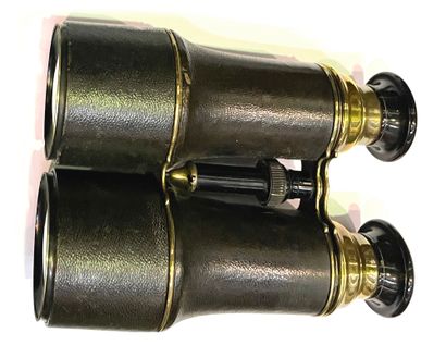 null Marine binoculars in brass and leather
Beginning of XXth century