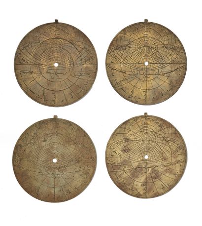 null Astrolabe marocain
en laiton, sans signature, peut-être attribuable à l’atelier...