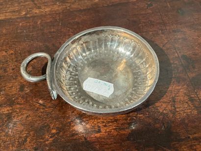 null Silver wine cup with snake handle. Engraving on the edge: "L. F. Gratiot a Croute"
XVIIIth...