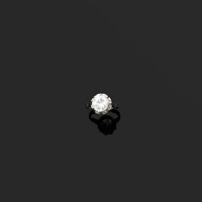 750白金和850千分之一铂金单颗钻石戒指，以爪式镶嵌方式装饰一颗明亮式切割钻石。
钻石的重量：3.08克拉。
它附有日期为2022年9月26日的LFG...