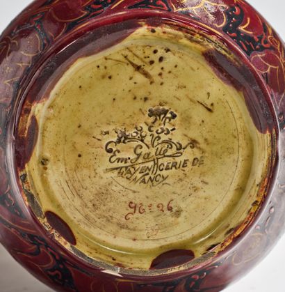 Emile GALLE (1846-1904) Vase soliflore à panse et col bombés en faïence émaillée...