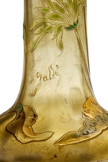 Emile GALLE (1846-1904) Vase soliflore en verre doublé à décor dégagé à l 'acide...