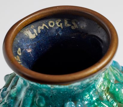 Camille FAURE (1874-1956) Vase forme dite « Mathias » à col étranglé en cuivre à...