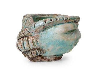 Edouard CAZAUX (1889-1974) Coupe creuse en faïence émaillée turquoise, rehauts de...