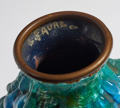 Camille FAURE (1874-1956) Vase forme dite « Mathias » à col étranglé en cuivre à...