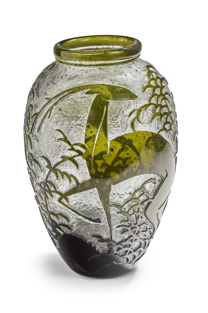DAUM Nancy Cerf et Biche
Vase en verre soufflé-moulé à décor dégagé à l 'acide en...