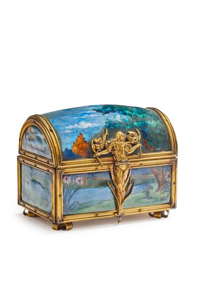 Travail 1900 ARTS & CRAFTS Box with a gilded bronze structure enclosing polychrome...