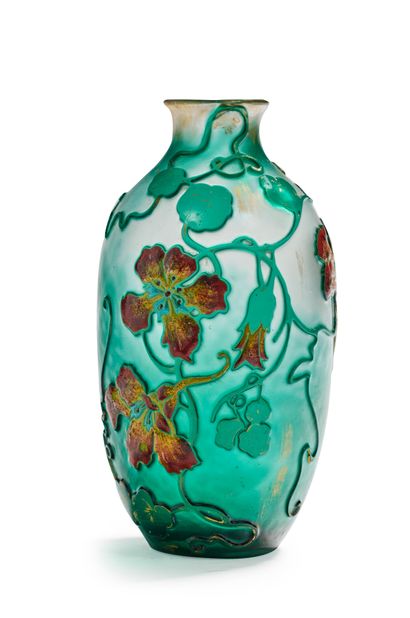 Emile GALLE (1846-1904) Vase ovoïde en verre doublé à décor dégagé à l'acide et émaillé...