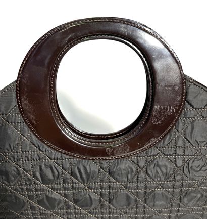 null Christian Dior. Modèle Dior Lady "O" Sac en tissu noir 33x30x8cm (usure et traces...