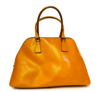 null Prada. Sac à main en cuir orange 22x33x15cm (usure et rayures)