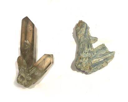  MINÉRAUX - 
Cristal de roche Brésil 
Cyanide Brésil