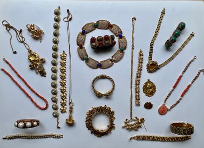 null Lot of costume jewelry